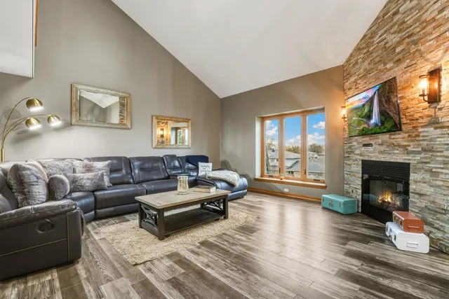 $339,000 | 7805 West 157th Street, Unit 2S, Orland Park, IL 60462