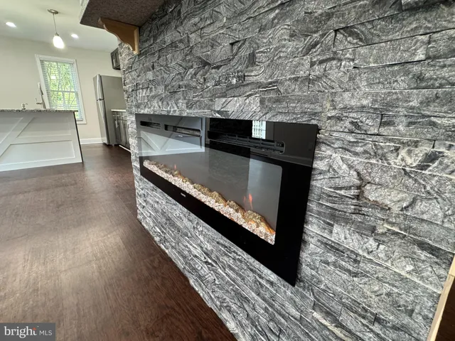 a view of empty room with ceiling fan