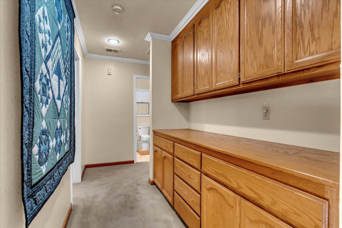2850 Balaton Avenue Redding, CA 96001 - Photo 25 of 42 Hallway