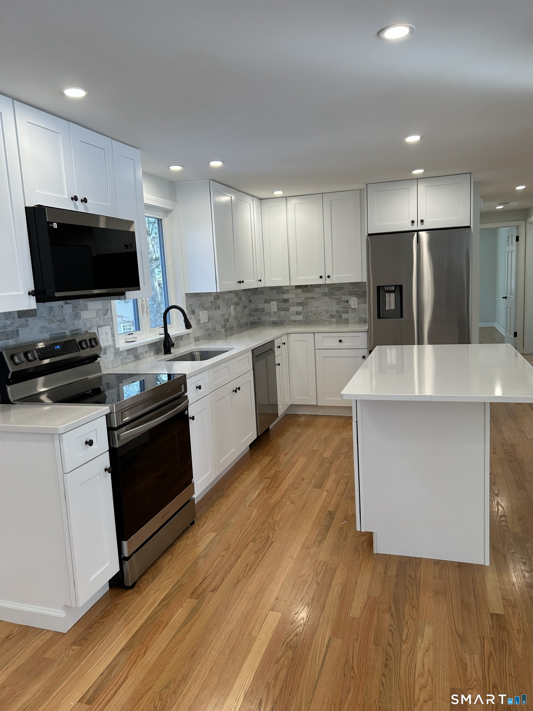 24 Silversmith Road Farmington, CT 06085 - Photo 2 of 18