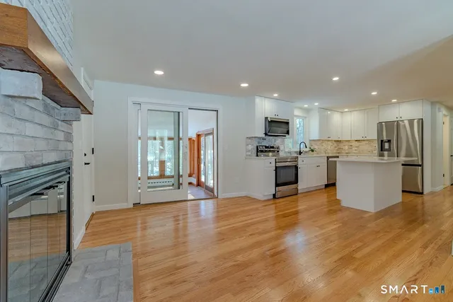 $599,900 | 24 Silversmith Road, Farmington, CT 06085