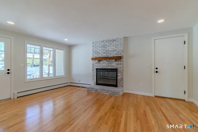 $599,900 | 24 Silversmith Road, Farmington, CT 06085