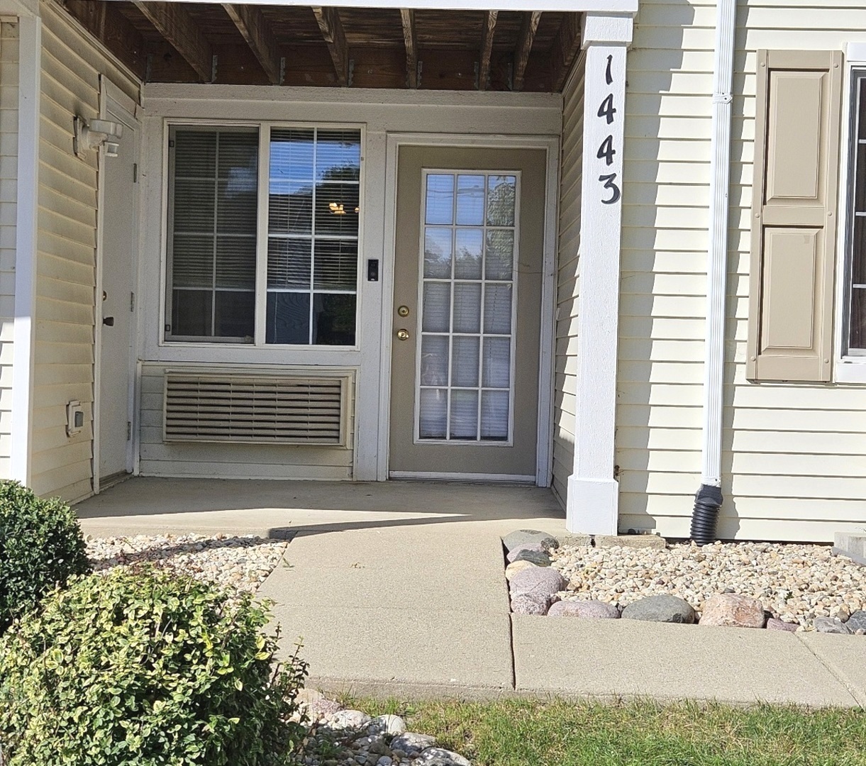 1443 McClure Road, Unit 207 Aurora, IL 60505 - Photo 2 of 15 Gallery Image 2