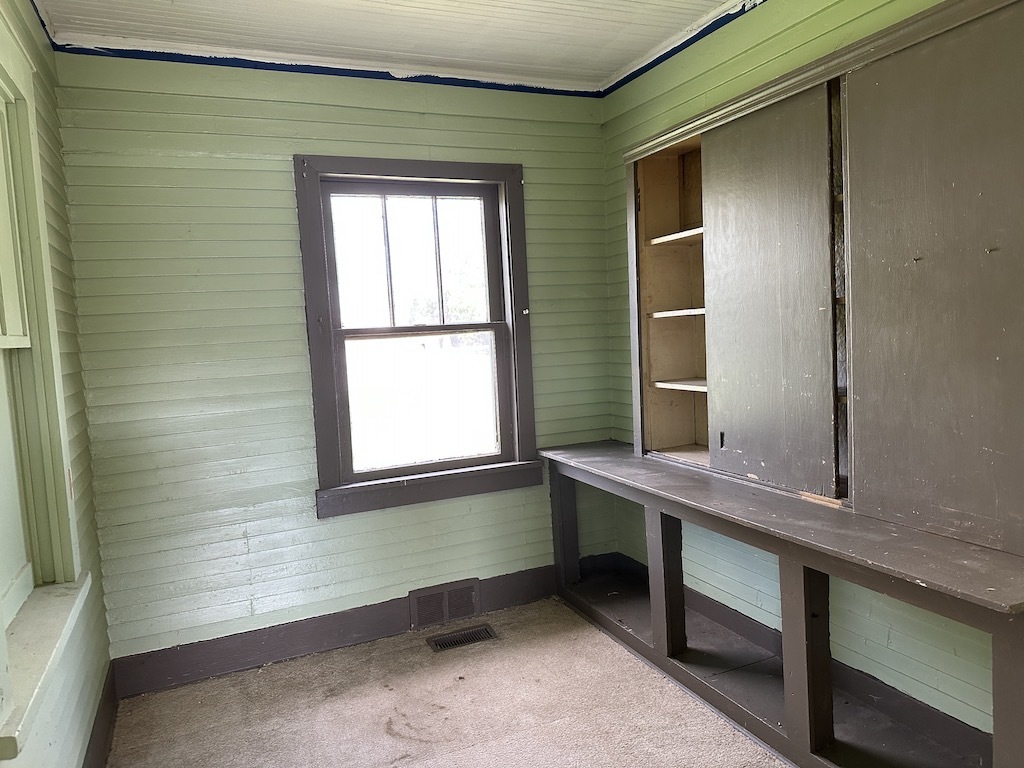 3118 Chicago Road Steger, IL 60475 - Photo 10 of 14 a room with a window and a sink