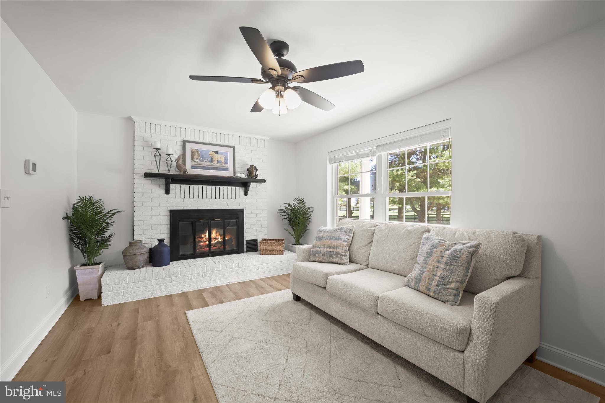 3045 Holland Cliffs Road Huntingtown, MD 20639 - Photo 11 of 94 Living Room