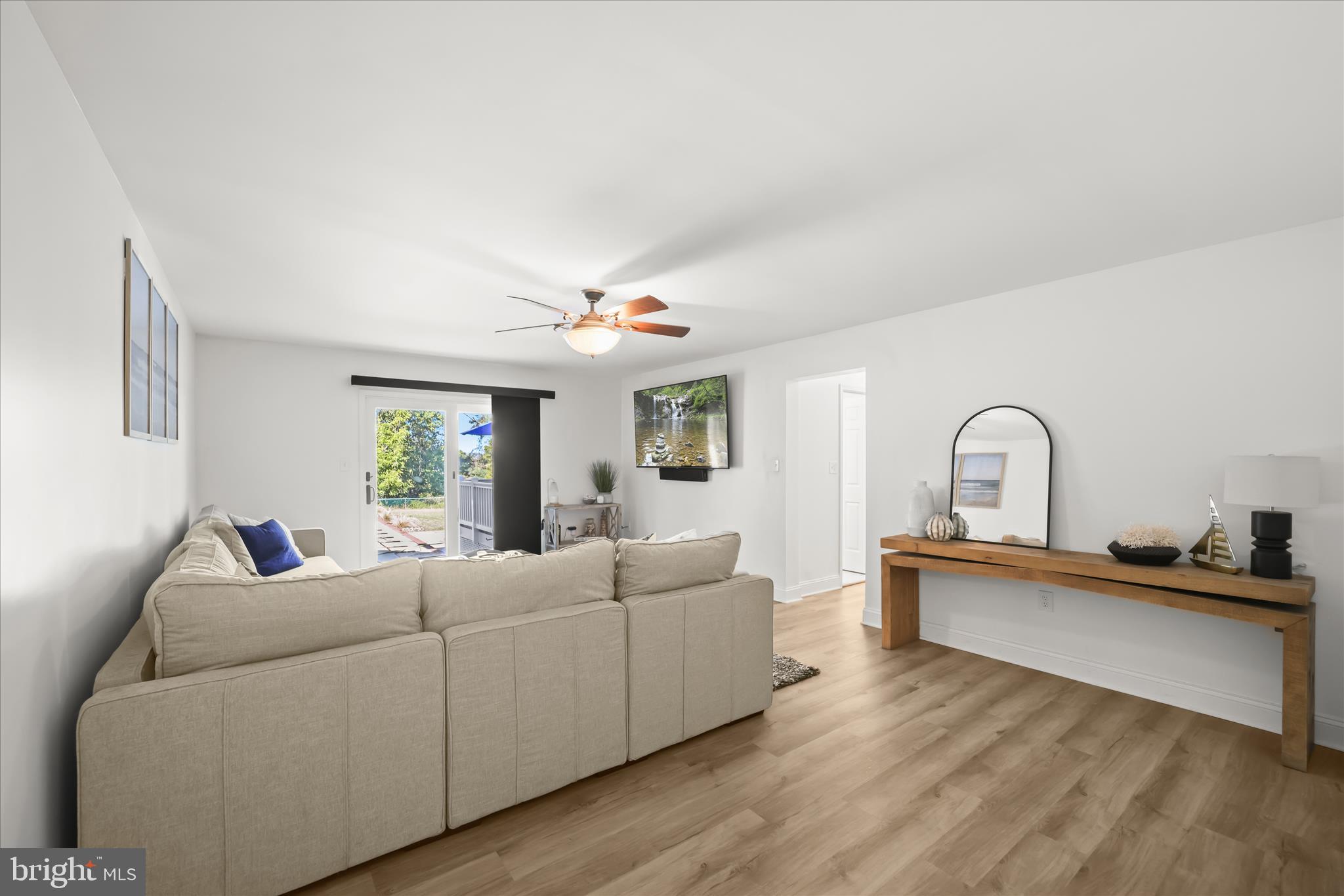 3045 Holland Cliffs Road Huntingtown, MD 20639 - Photo 30 of 94 Family Room