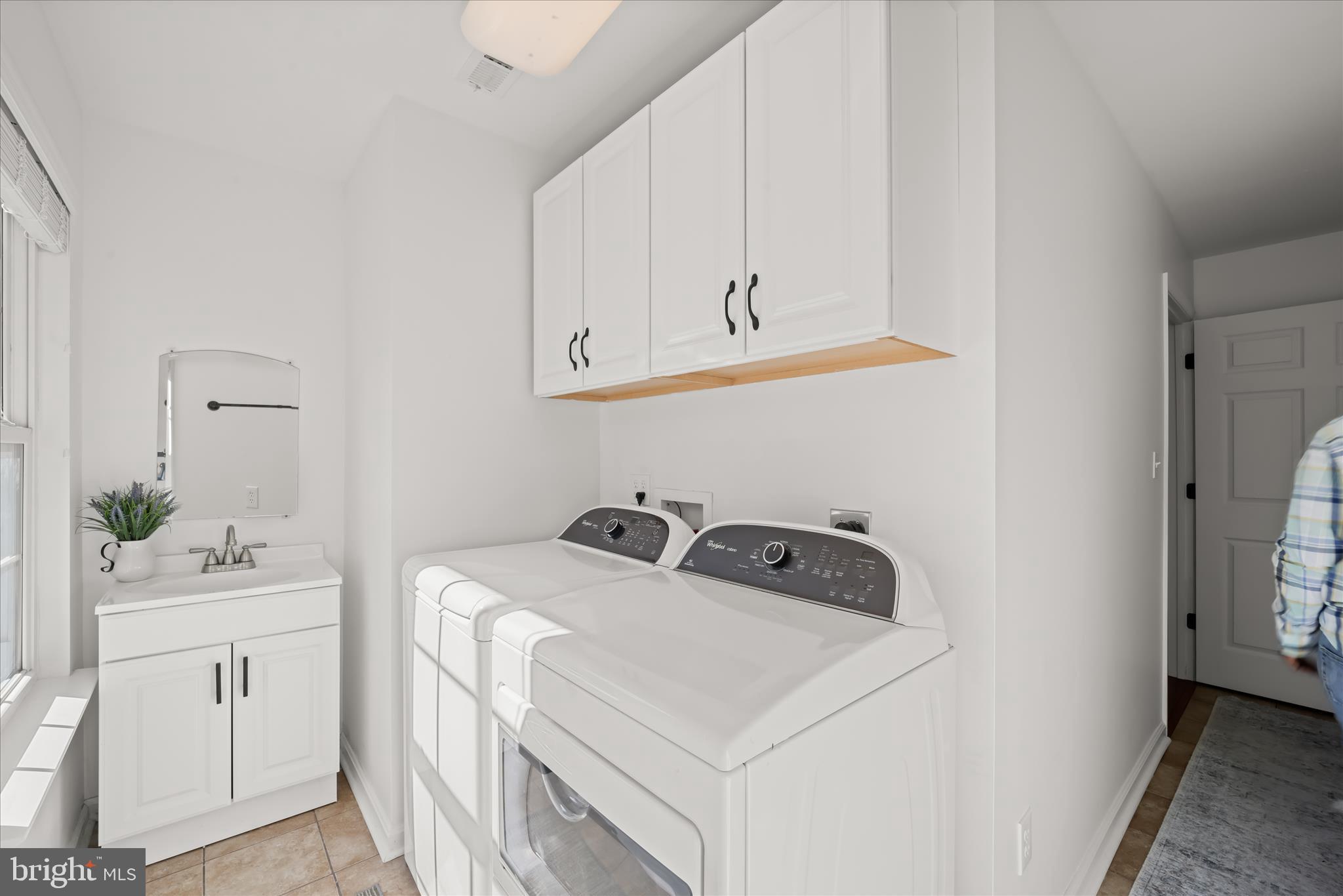 3045 Holland Cliffs Road Huntingtown, MD 20639 - Photo 77 of 94 Upstairs Laundry