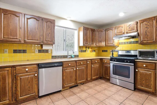 $552,500 | 47 Drew Woods Drive, Derry, NH 03038