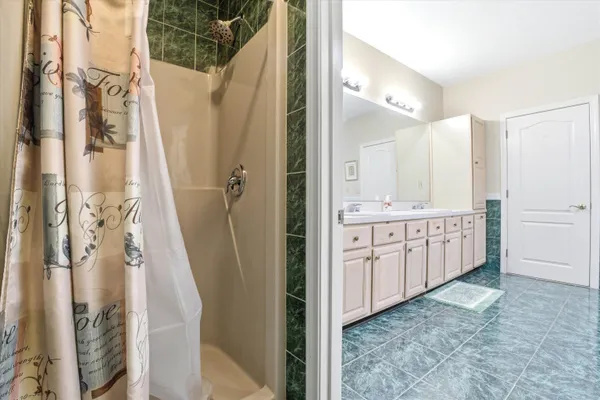 $552,500 | 47 Drew Woods Drive, Derry, NH 03038