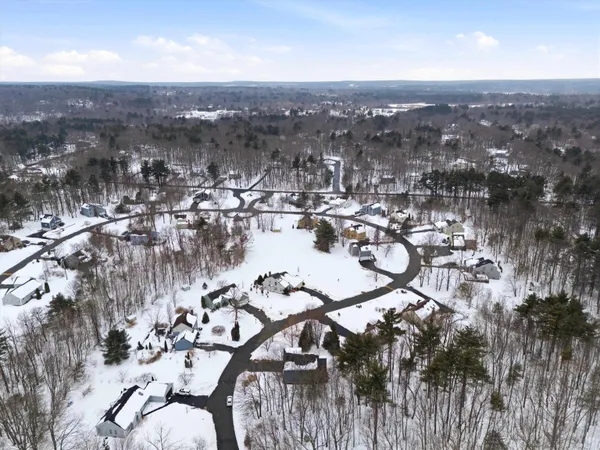 $552,500 | 47 Drew Woods Drive, Derry, NH 03038