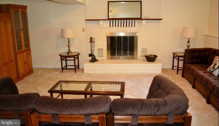 412 Walnut Drive Annapolis, MD 21403 - Photo 11 of 22 Family Room