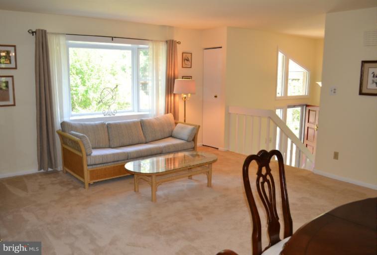 412 Walnut Drive Annapolis, MD 21403 - Photo 20 of 22 Living Room