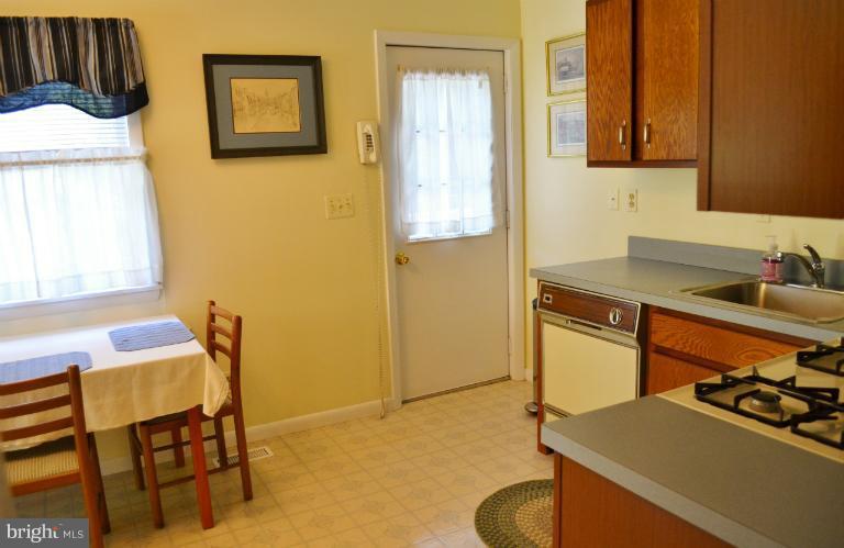412 Walnut Drive Annapolis, MD 21403 - Photo 7 of 22 Kitchen