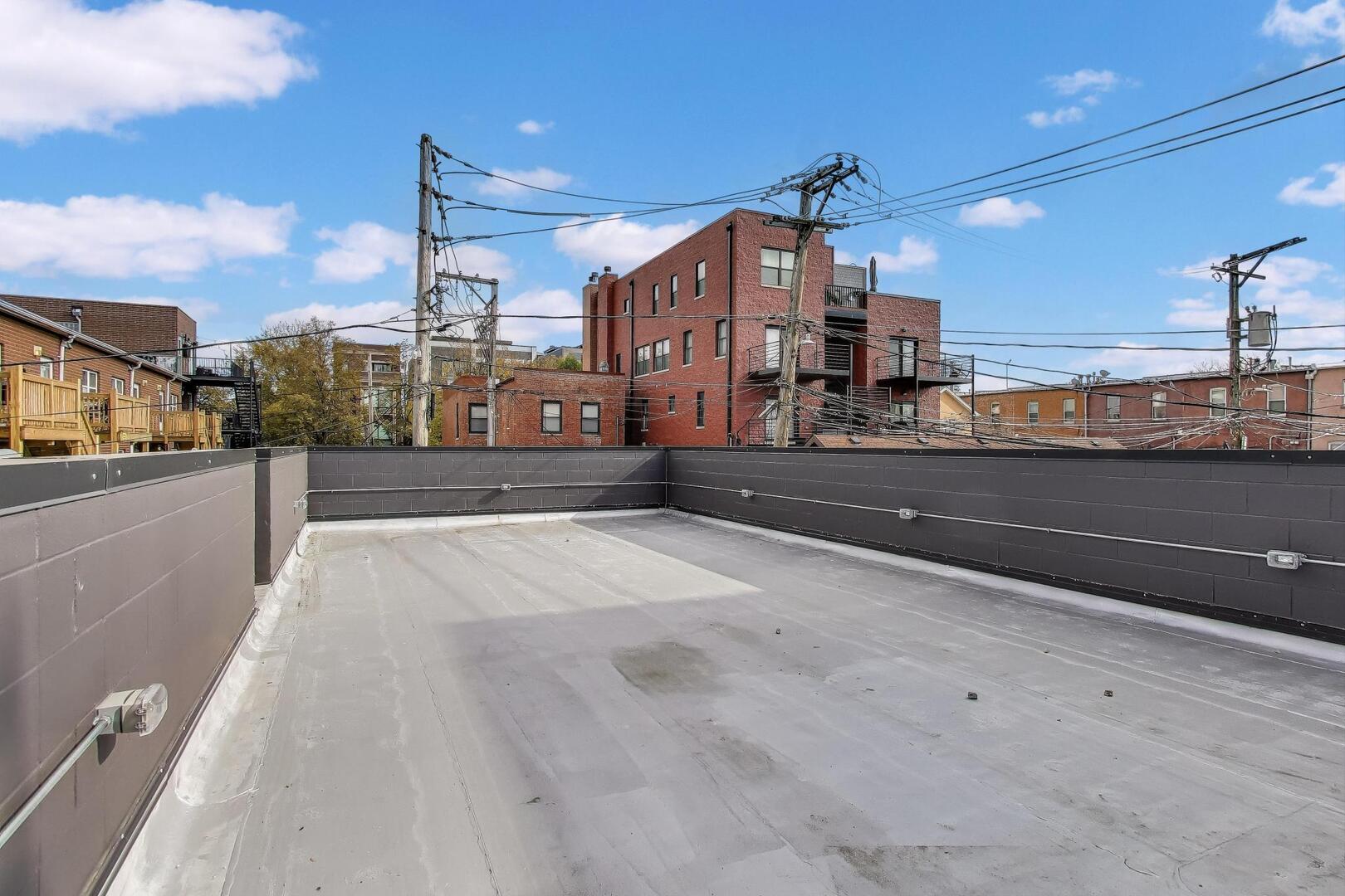 2147 West Adams Street, Unit 1S Chicago, IL 60612 - Photo 34 of 44 a view of a terrace with a city view