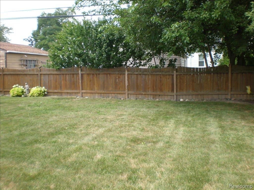 13466 Trenton Road Southgate, MI 48195 - Photo 13 of 14 Trenton Rd-Southgate 013