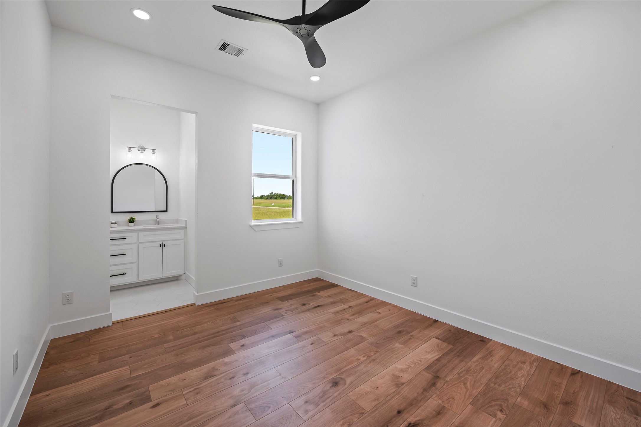 413 Chuckwagon Trail Angleton, TX 77515 - Photo 39 of 46 an empty room with windows