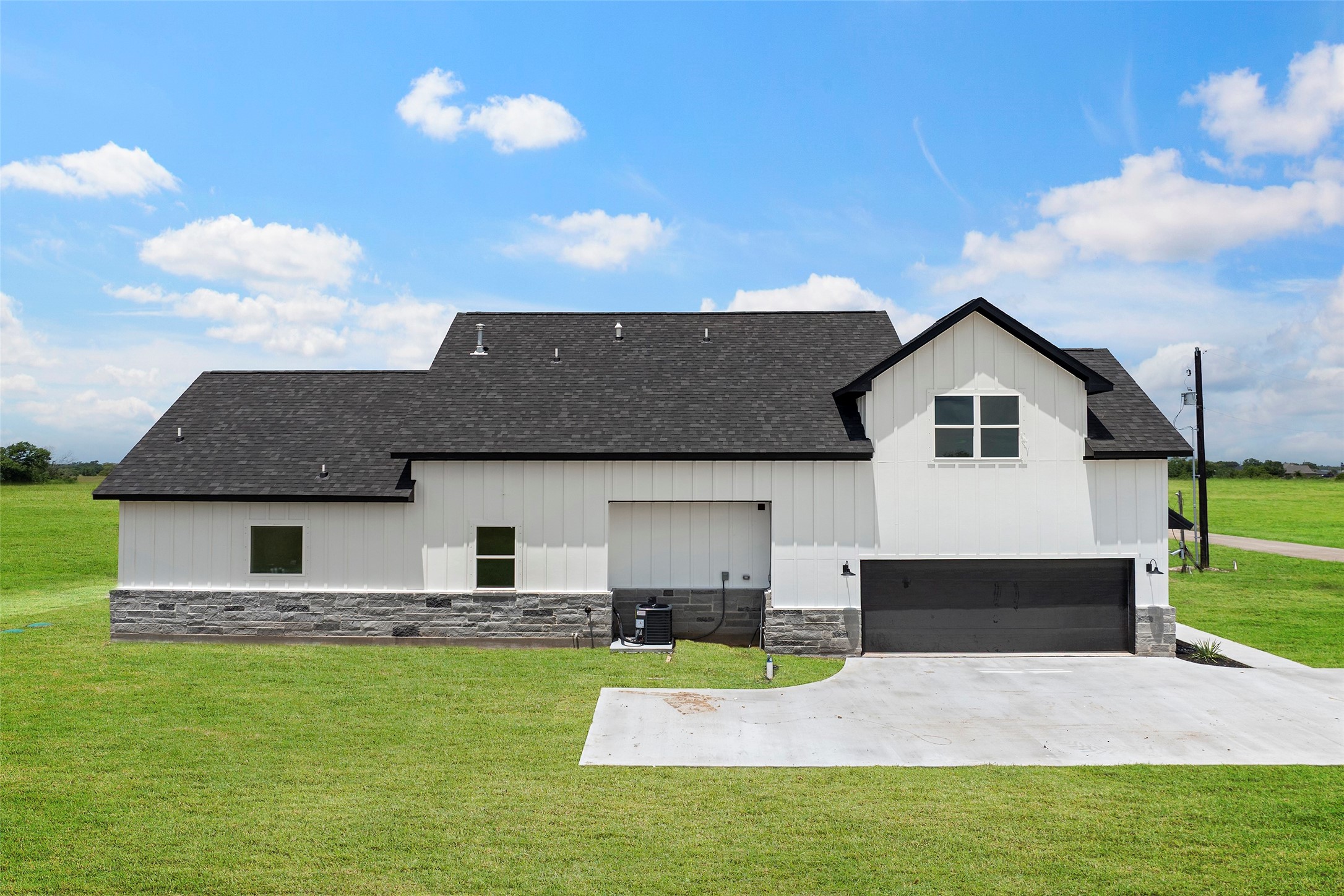 413 Chuckwagon Trail Angleton, TX 77515 - Photo 46 of 46 a front view of a house with a yard