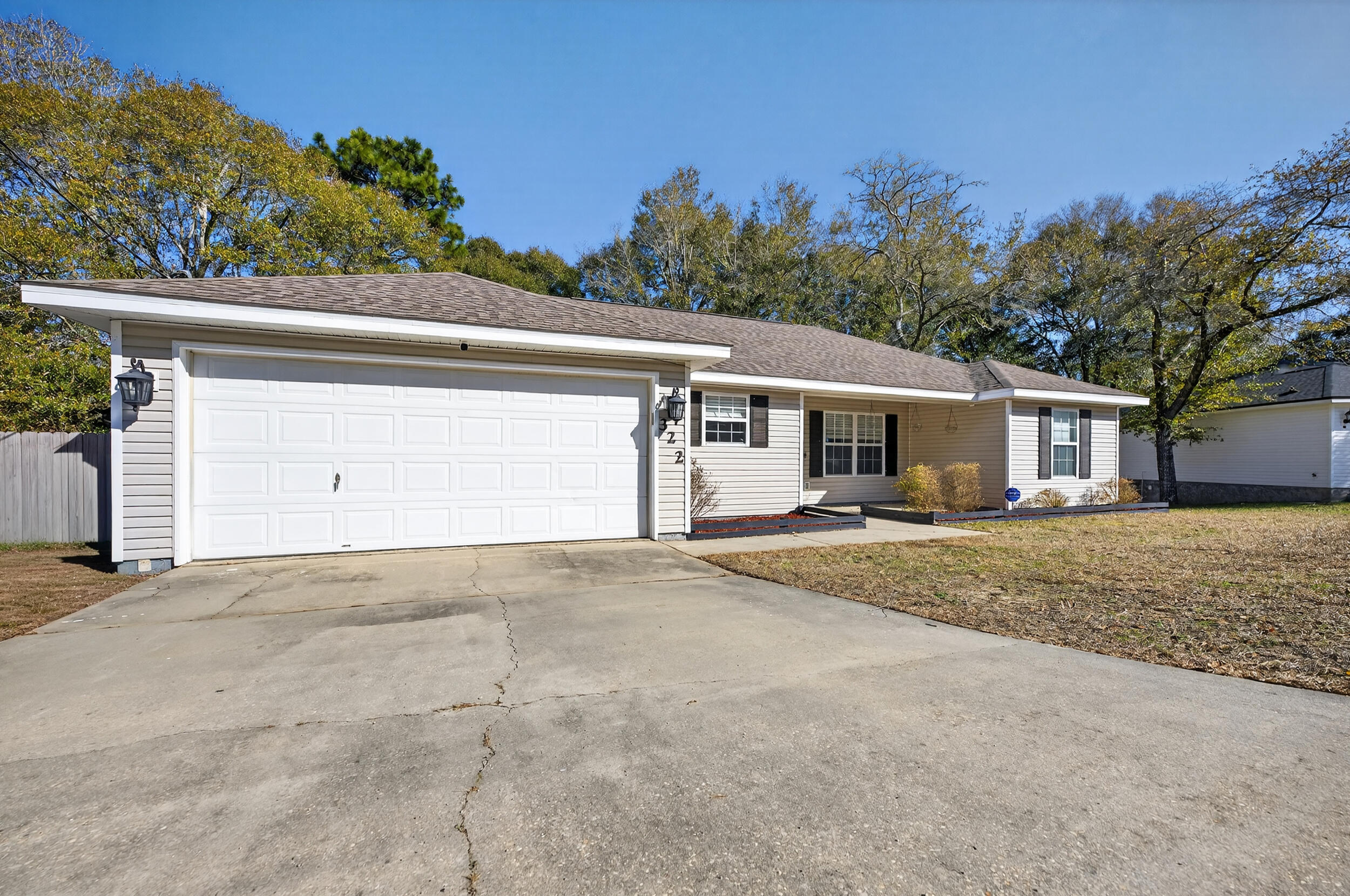 322 Strawbridge Drive Crestview, FL 32539 - Photo 3 of 48 322 strawbridge dr-crestview-3