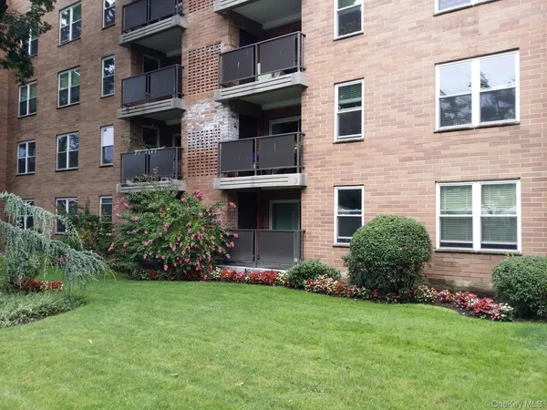 $4,645 | 360 Central Avenue, Unit 106, Lawrence, NY 11559