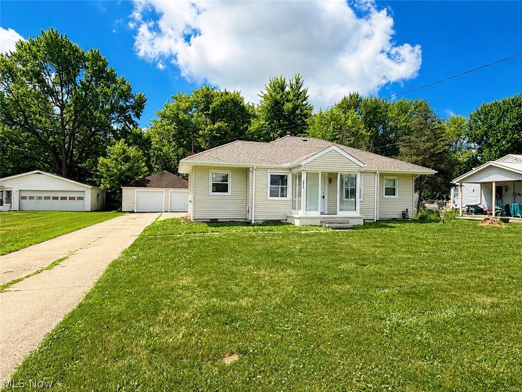 2516 Weir Road Northeast Warren, OH 44483 - Photo 2 of 22