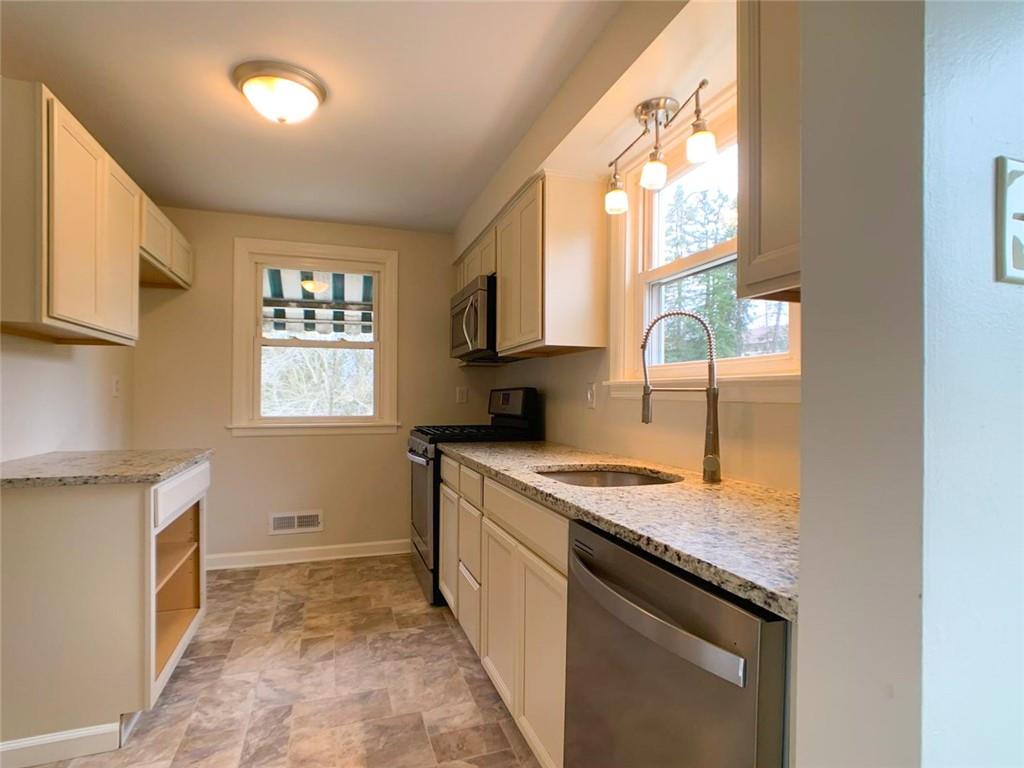 8 Cabindale Drive McKees Rocks, PA 15136 - Photo 8 of 22 Gallery Image 8