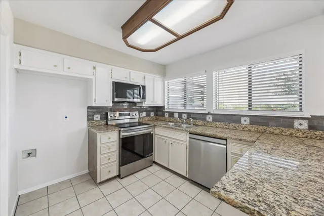 $1,995 | 3205 Mac Arthur Avenue, Unit B, Lago Vista, TX 78645