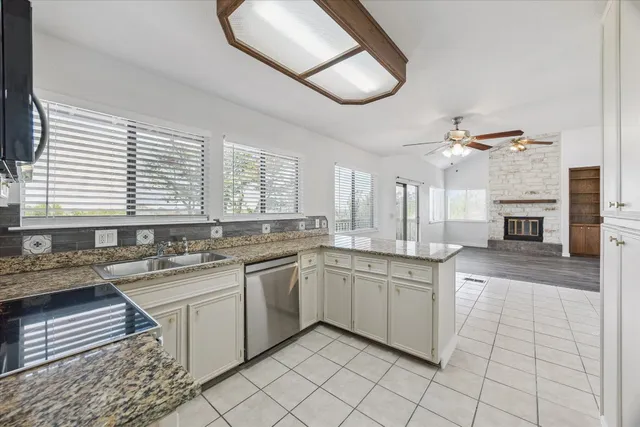 $1,995 | 3205 Mac Arthur Avenue, Unit B, Lago Vista, TX 78645