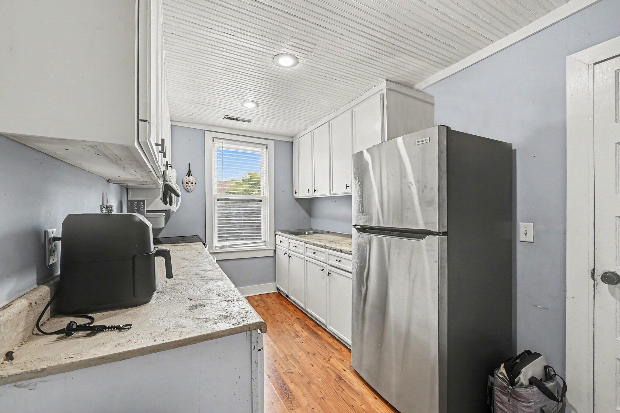 81 Simons Street Charleston, SC 29403 - Photo 24 of 31 81 Simons B