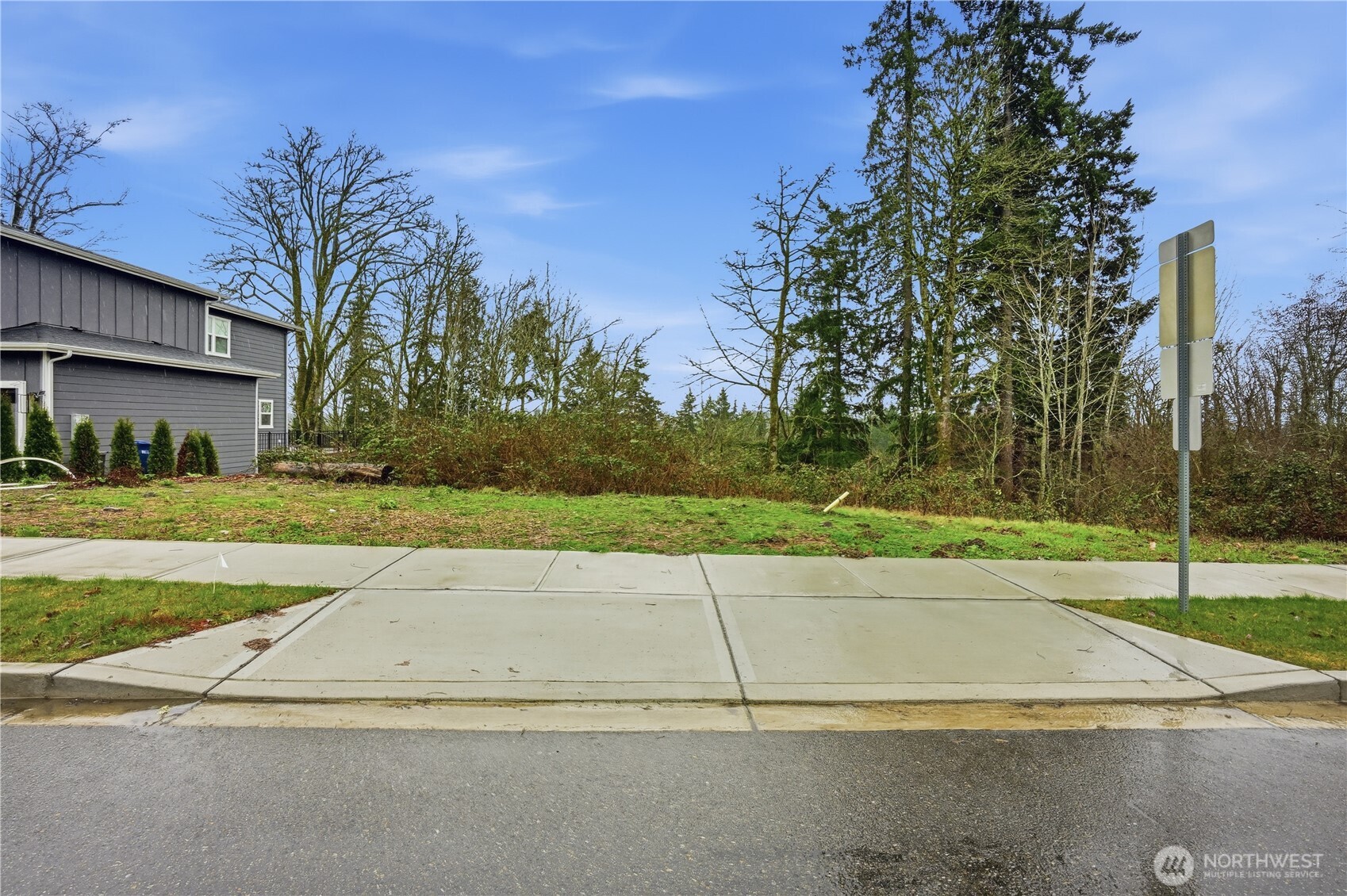 13655 Southeast 88th Way Newcastle, WA 98059 - Photo 3 of 29 a view of a garden