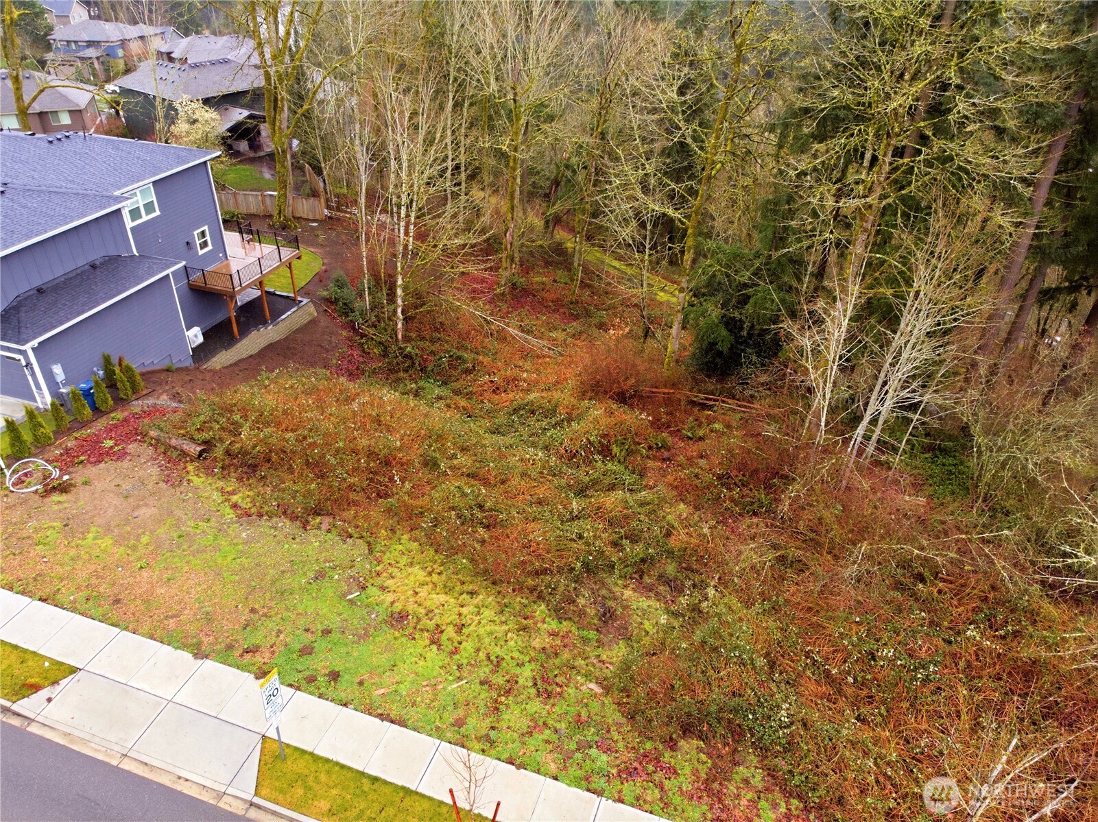 13655 Southeast 88th Way Newcastle, WA 98059 - Photo 4 of 29 a view of roof with wooden fence