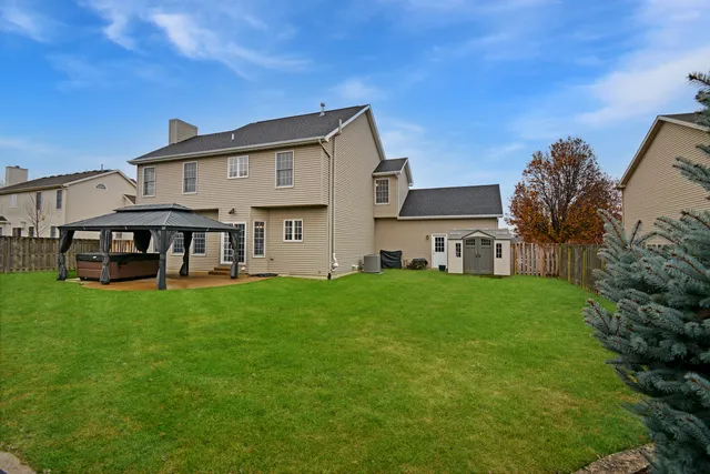 $425,000 | 10 Deerfield Court, Bloomington, IL 61705