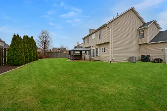 $425,000 | 10 Deerfield Court, Bloomington, IL 61705