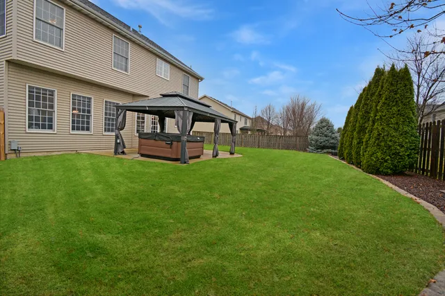 $425,000 | 10 Deerfield Court, Bloomington, IL 61705