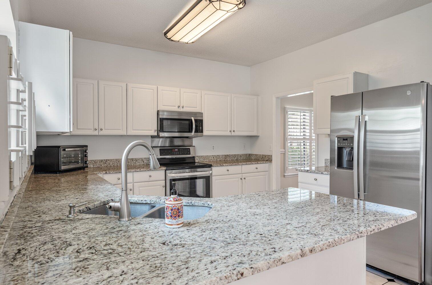 3537 Springmire Court Charleston, SC 29414 - Photo 3 of 19 3537 Springmire-10 kitchen island