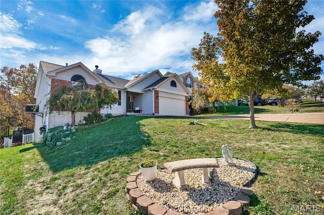 $325,000 | 1095 Schumacher Road, Fenton, MO 63026