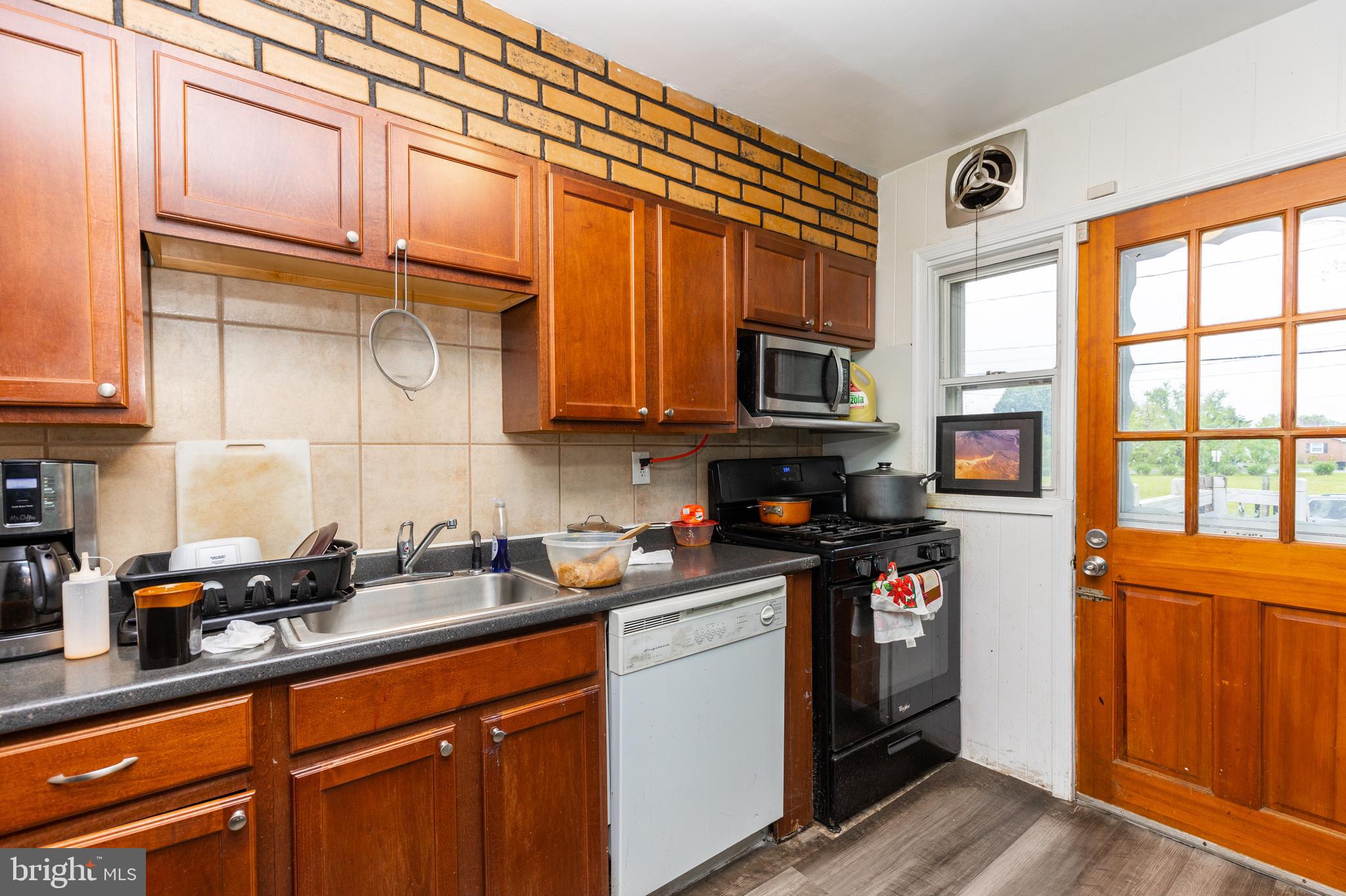 8460 Kavanagh Road Dundalk, MD 21222 - Photo 6 of 31