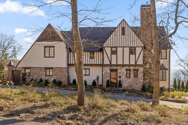 $2,075,000 | 185 Gnome Trail, Lookout Mountain, GA 30750