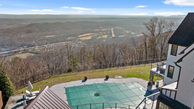 $2,075,000 | 185 Gnome Trail, Lookout Mountain, GA 30750