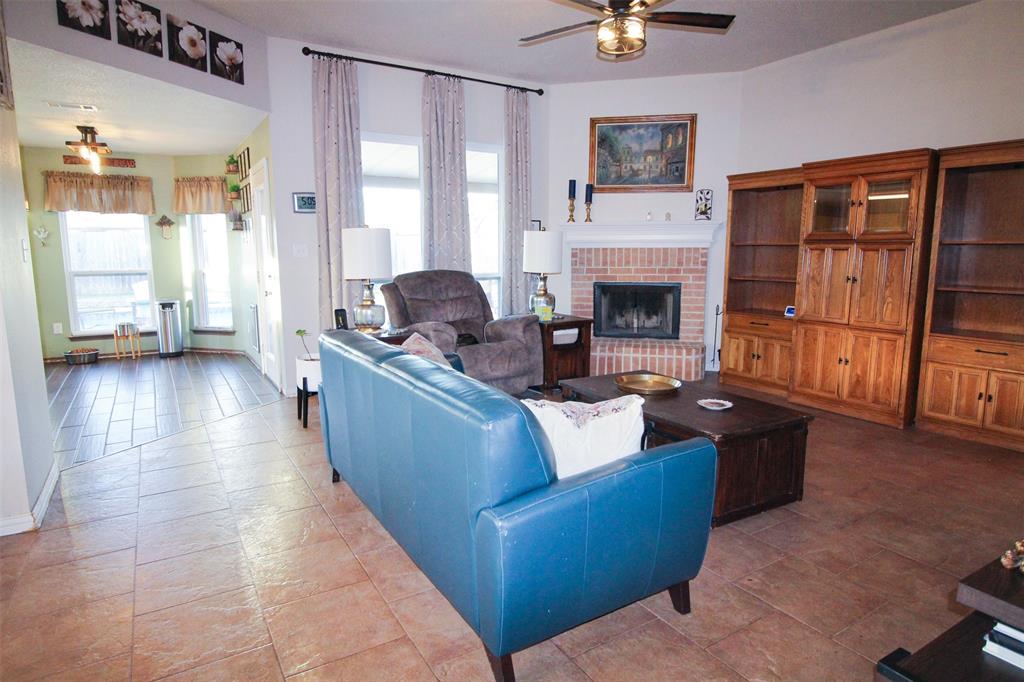 1608 Tyler Terrace Mansfield, TX 76063 - Photo 4 of 24