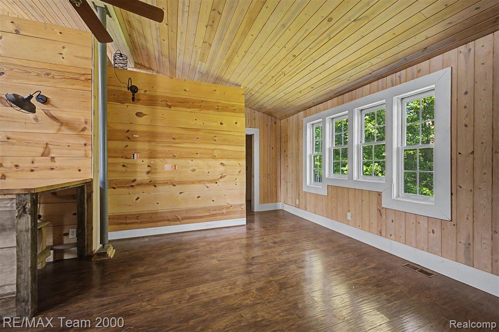 2145 Oakville Waltz Road New Boston, MI 48164 - Photo 42 of 56
