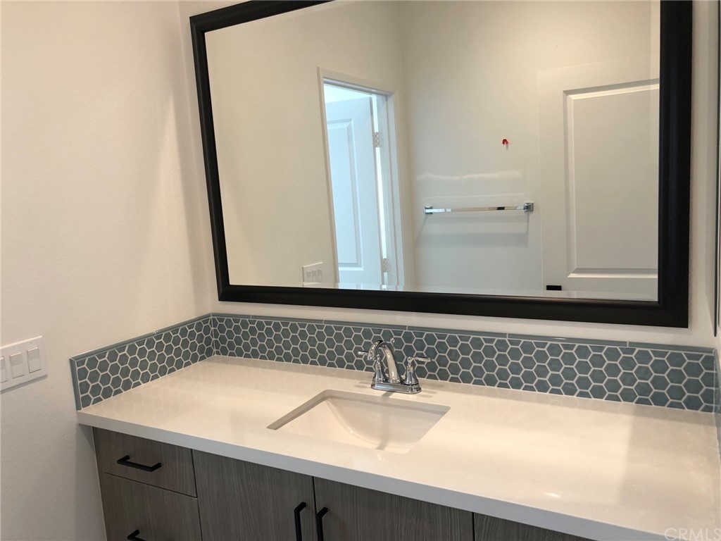 45283 Via Vela Temecula, CA 92592 - Photo 12 of 26 a bathroom with a sink and a mirror