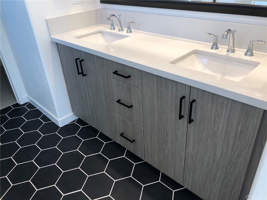 45283 Via Vela Temecula, CA 92592 - Photo 13 of 26 a bathroom with a sink and a mirror