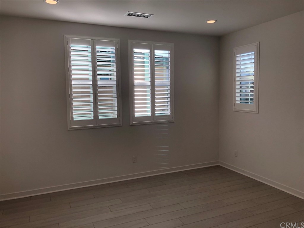 45283 Via Vela Temecula, CA 92592 - Photo 15 of 26 an empty room with a window