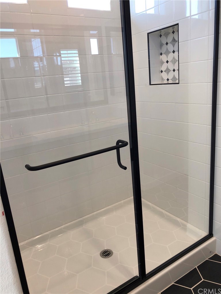 45283 Via Vela Temecula, CA 92592 - Photo 16 of 26 a bathroom with a shower