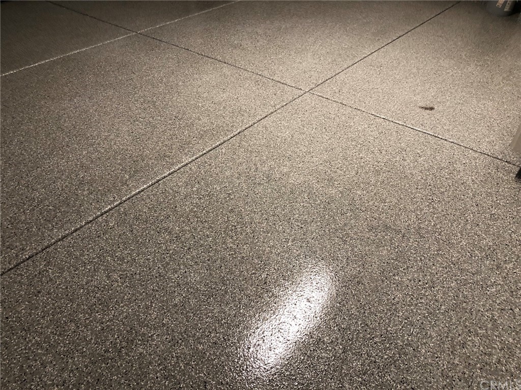 45283 Via Vela Temecula, CA 92592 - Photo 18 of 26 a bathroom with a bathtub