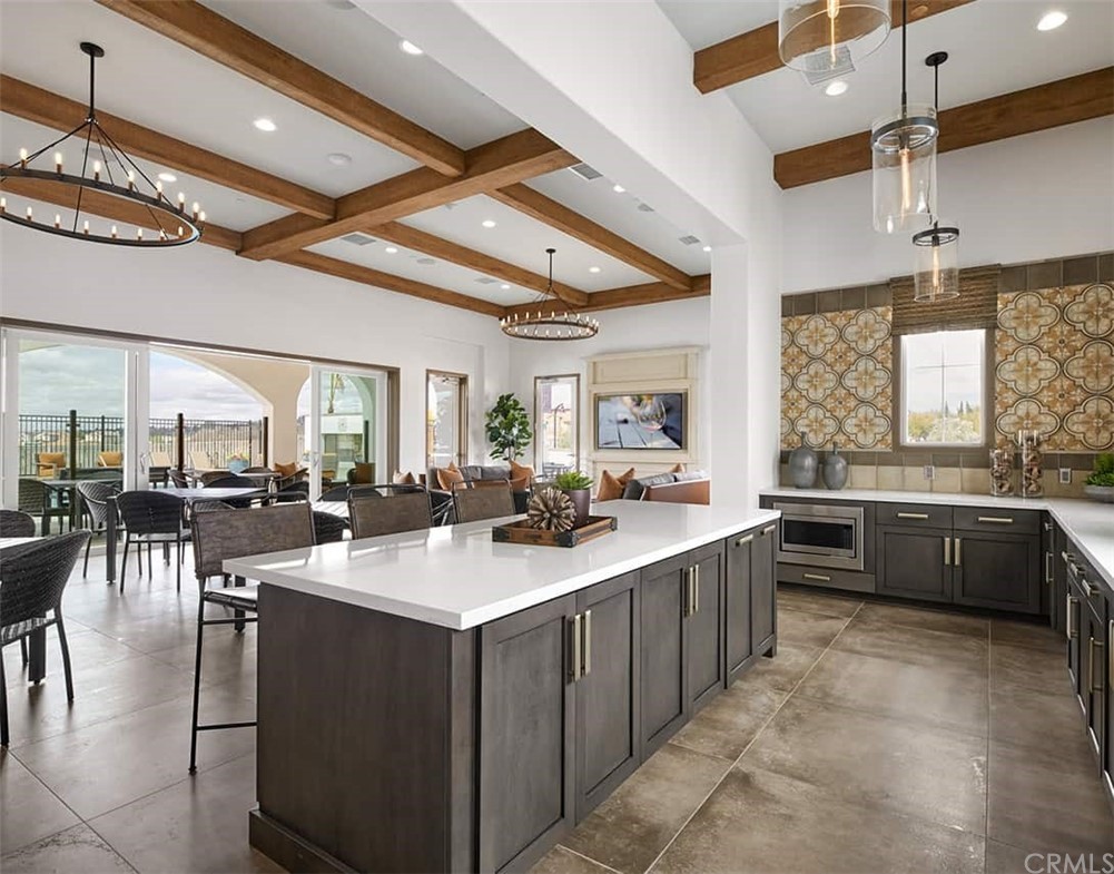 45283 Via Vela Temecula, CA 92592 - Photo 24 of 26 a large white kitchen with a large window