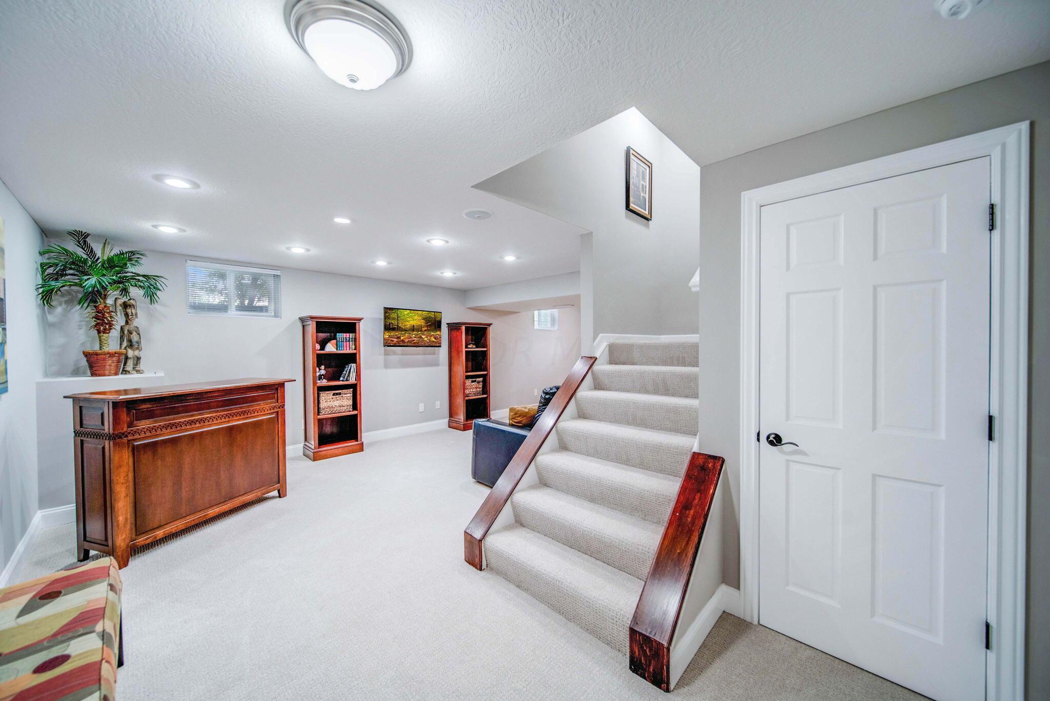 971 Ridge Crest Drive Columbus, OH 43230 - Photo 21 of 33 42-web-or-mls-DSC06438_39_40