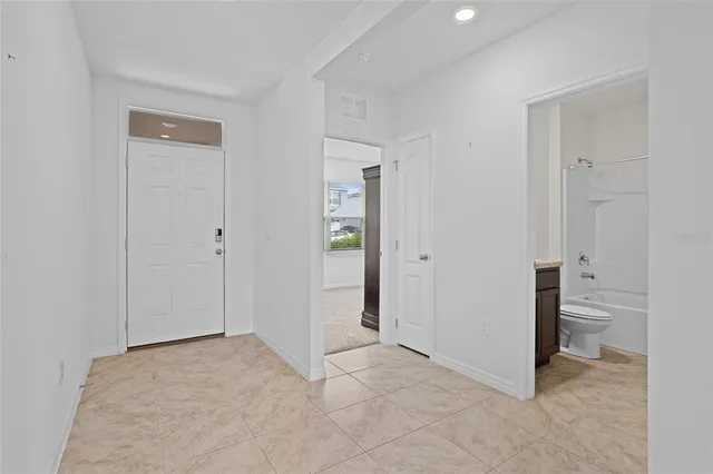 $2,400 | 2143 Kalin Way, Tavares, FL 32778