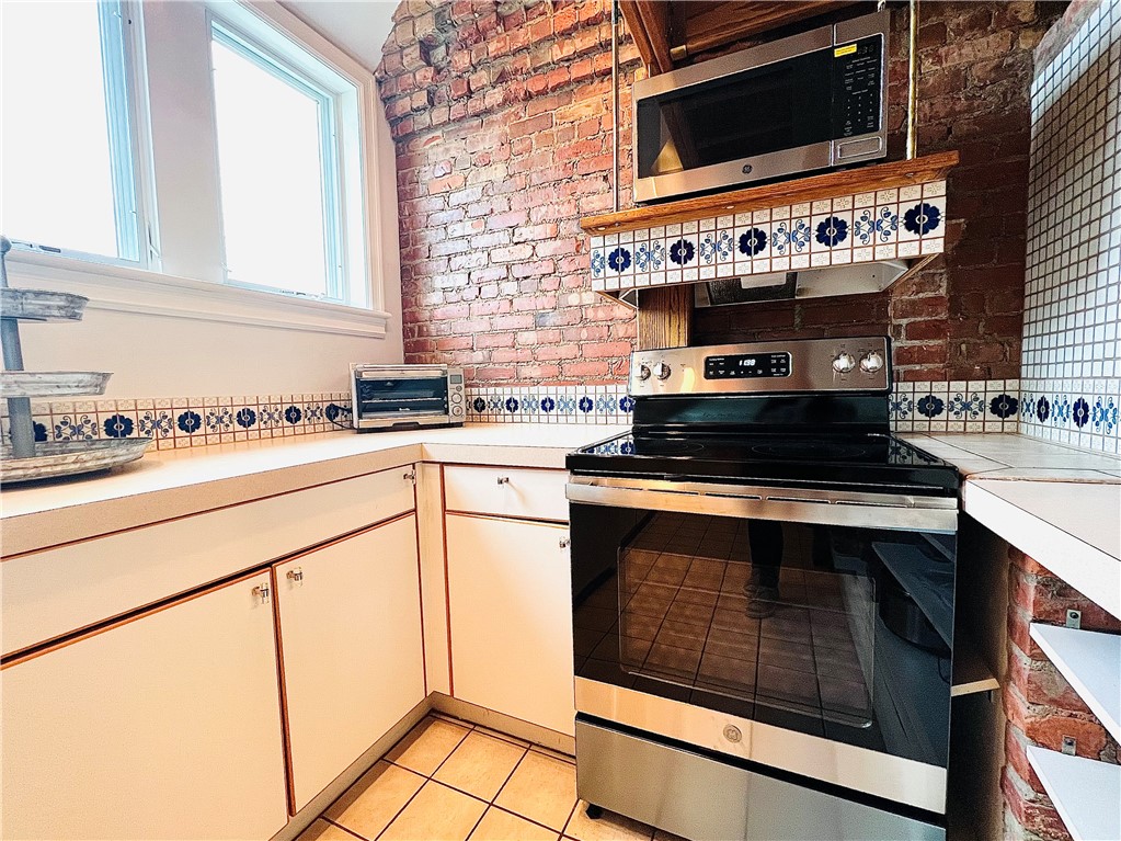 61 Ledge Road, Unit H Newport, RI 02840 - Photo 13 of 30