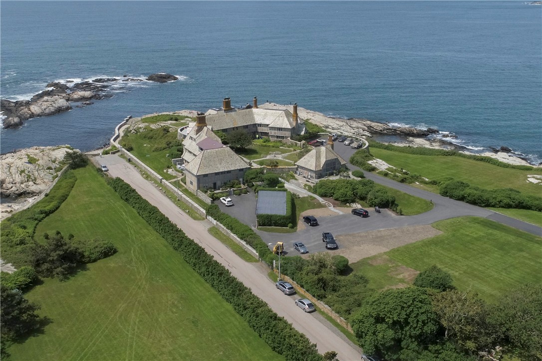 61 Ledge Road, Unit H Newport, RI 02840 - Photo 3 of 30